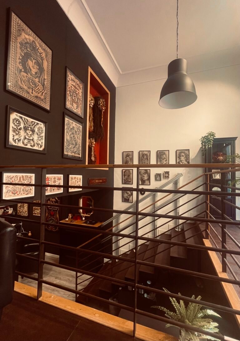 Interior del estudio de tatuajes Ink & Blood en Palma
