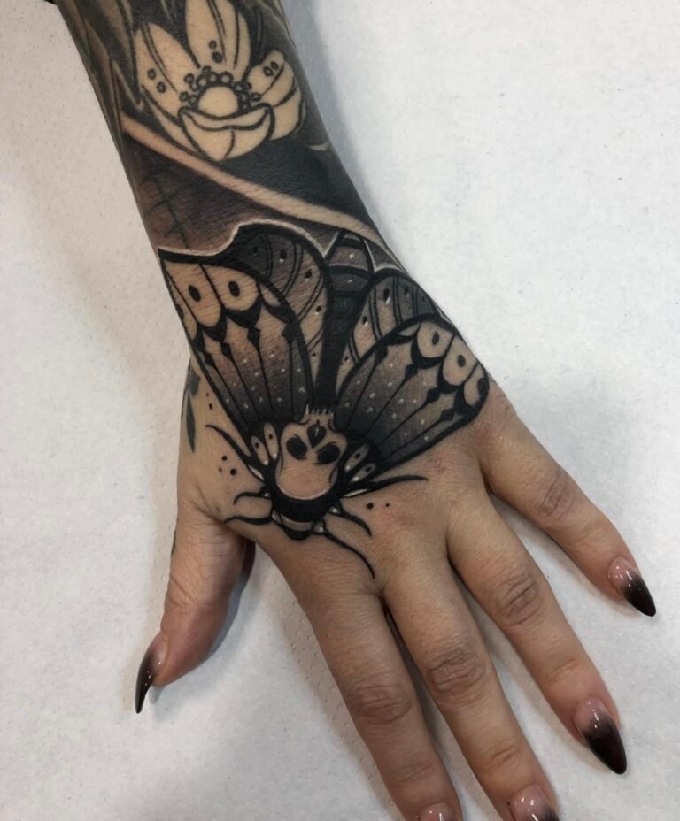 Tatuaje blackwork en Mallorca
