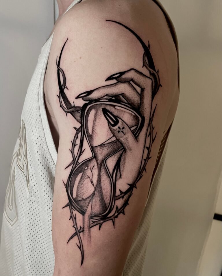 Tatuaje fineline hecho en Ink & Blood, estudio de tatuajes en Palma de Mallorca