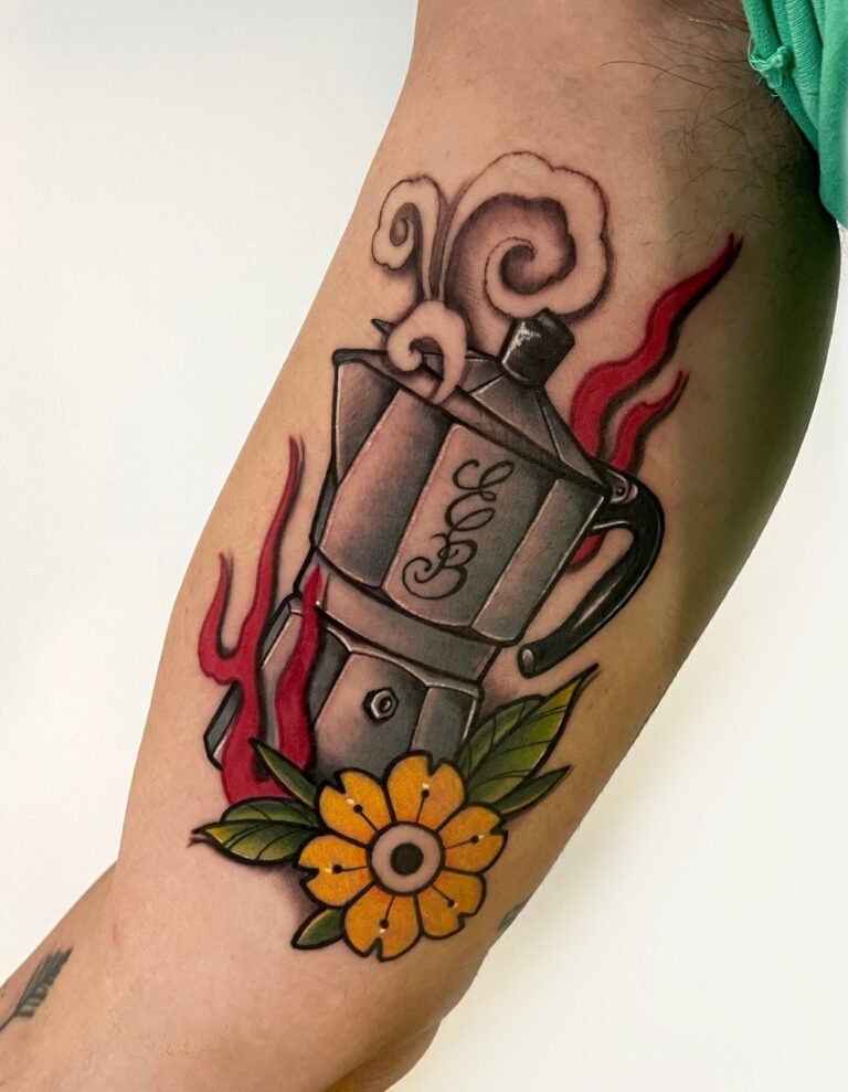 Tatuaje tradicional en Palma de Mallorca, Ink and Blood Tattoo